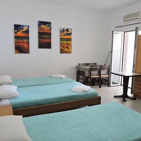 Egeon Rooms And Studios เยโอริยิอูโปลิส ภายนอก รูปภาพ