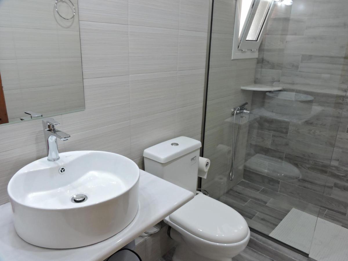 Egeon Rooms And Studios เยโอริยิอูโปลิส ภายนอก รูปภาพ