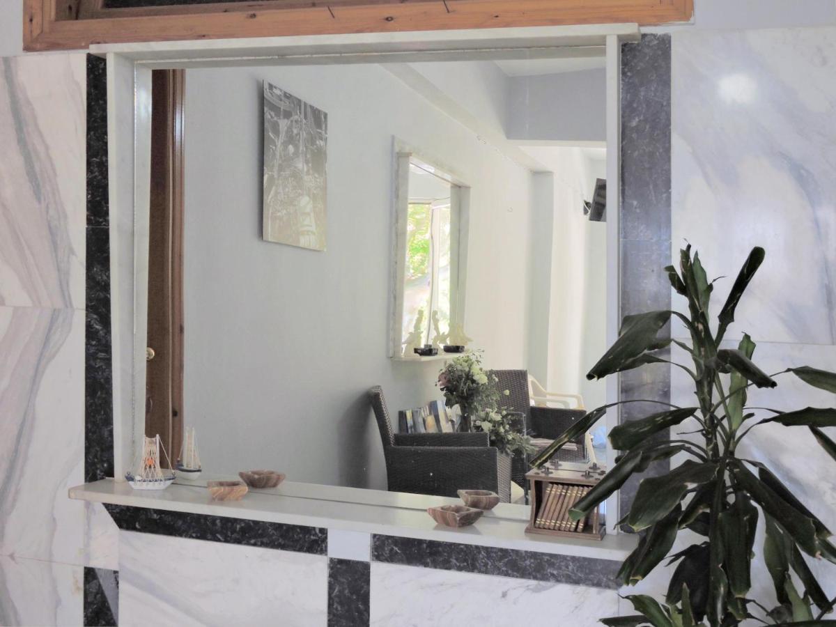 Egeon Rooms And Studios เยโอริยิอูโปลิส ภายนอก รูปภาพ